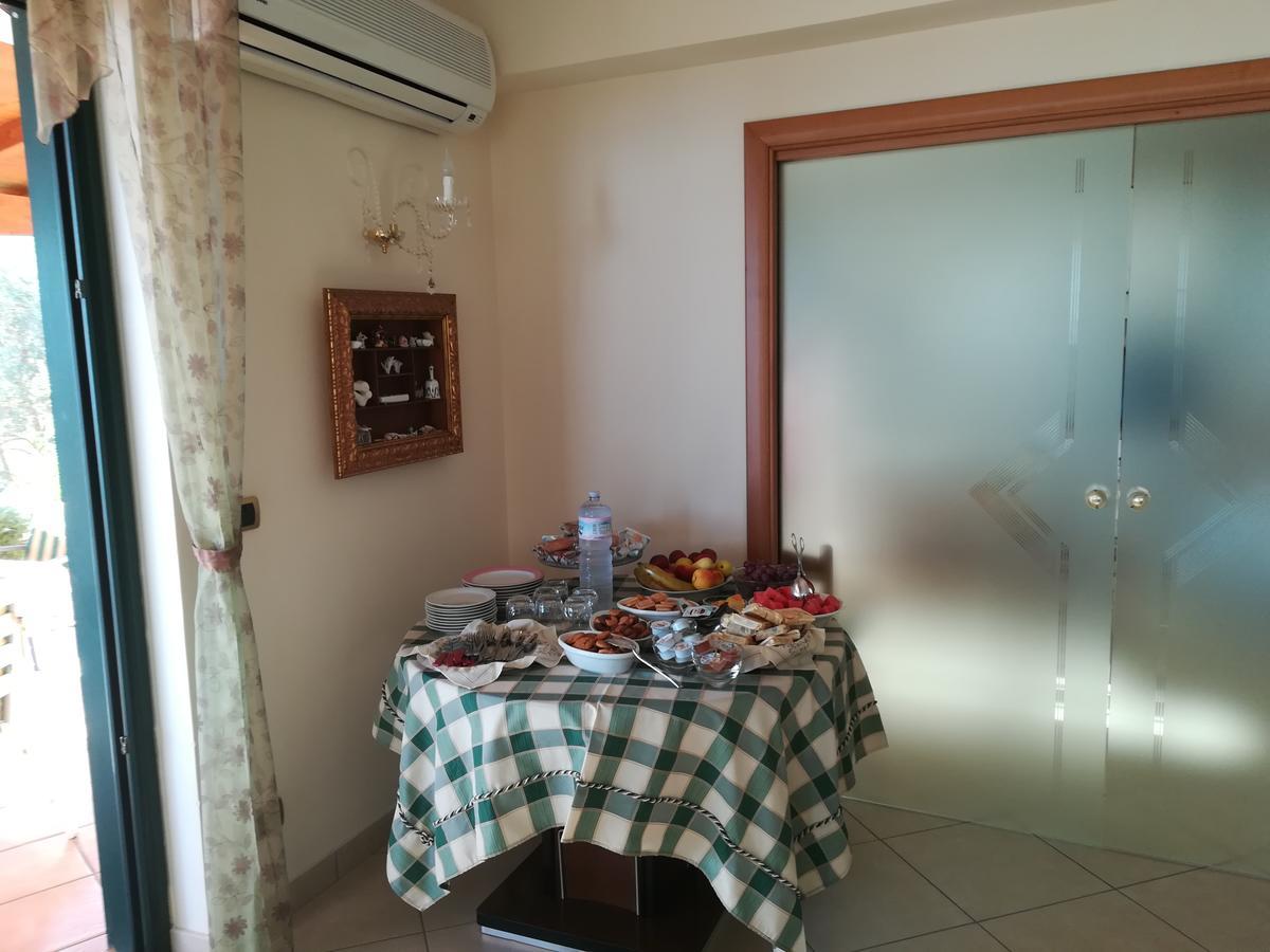 לינה וארוחת בוקר La Collina Capo dʼOrlando מראה חיצוני תמונה