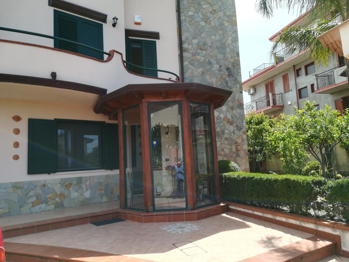 לינה וארוחת בוקר La Collina Capo dʼOrlando מראה חיצוני תמונה